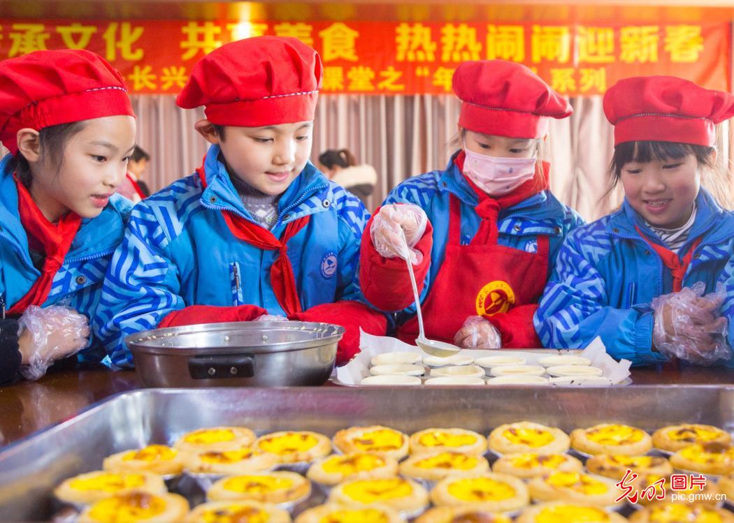 Sugar coated haws sweeten winter days in SE China's Zhejiang