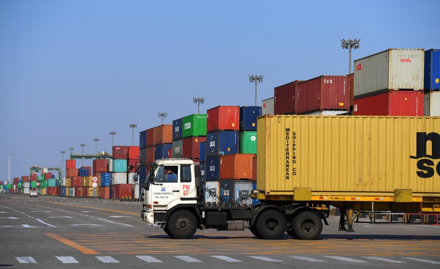 China's foreign trade defies virus odds, ends 2020 on record highs