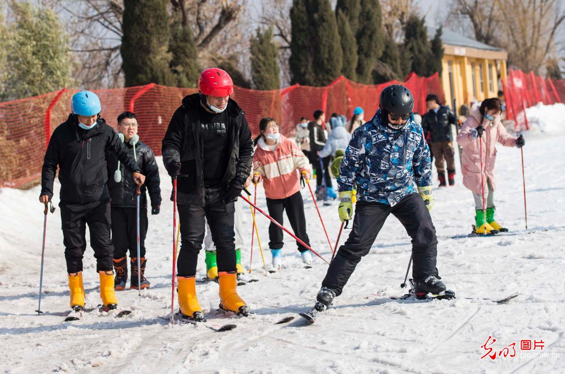 People enjoy winter fun in E China's Shandong