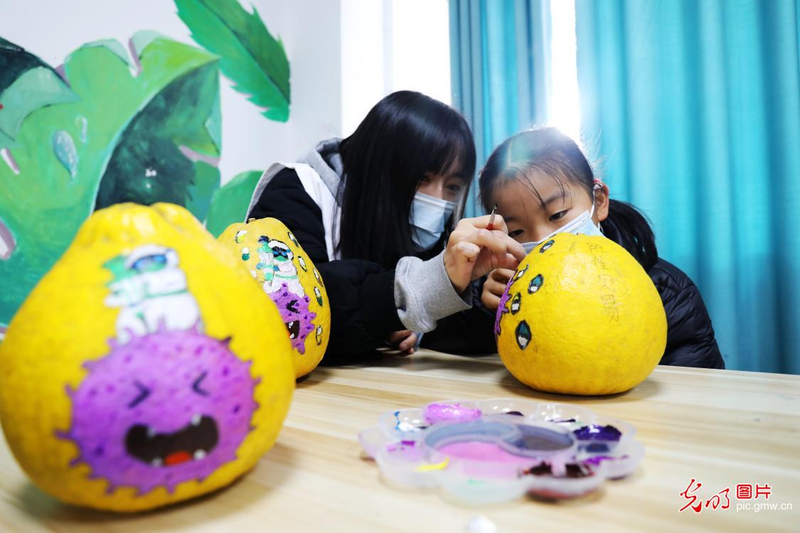 Pomelo painting activity to promote epidemic prevention and fire safety