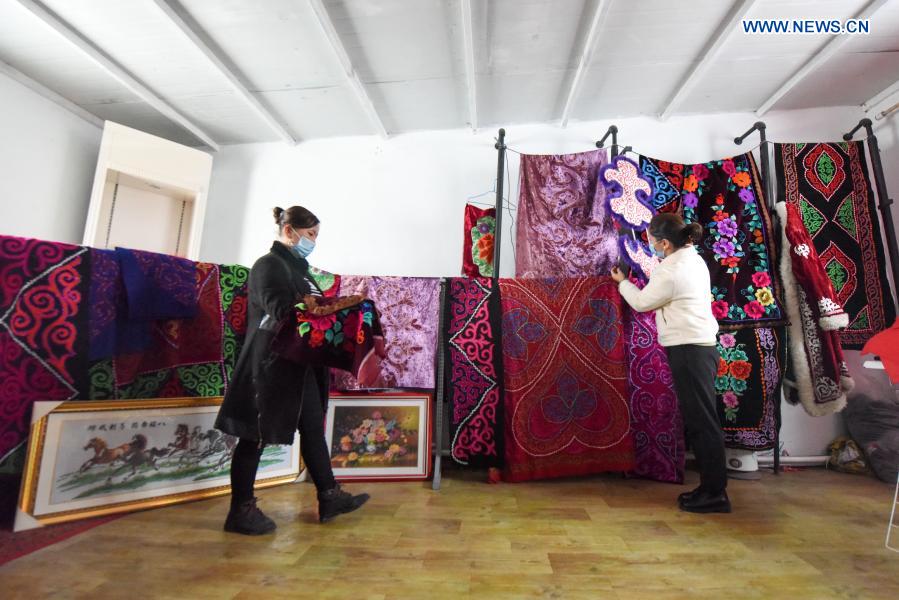 Kazakh embroidery production helps female villagers increase income in Xinjiang
