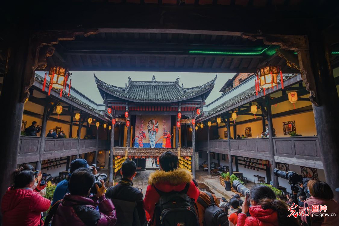 Chinese opera performed on ancient opera stage in C China's Chonqing