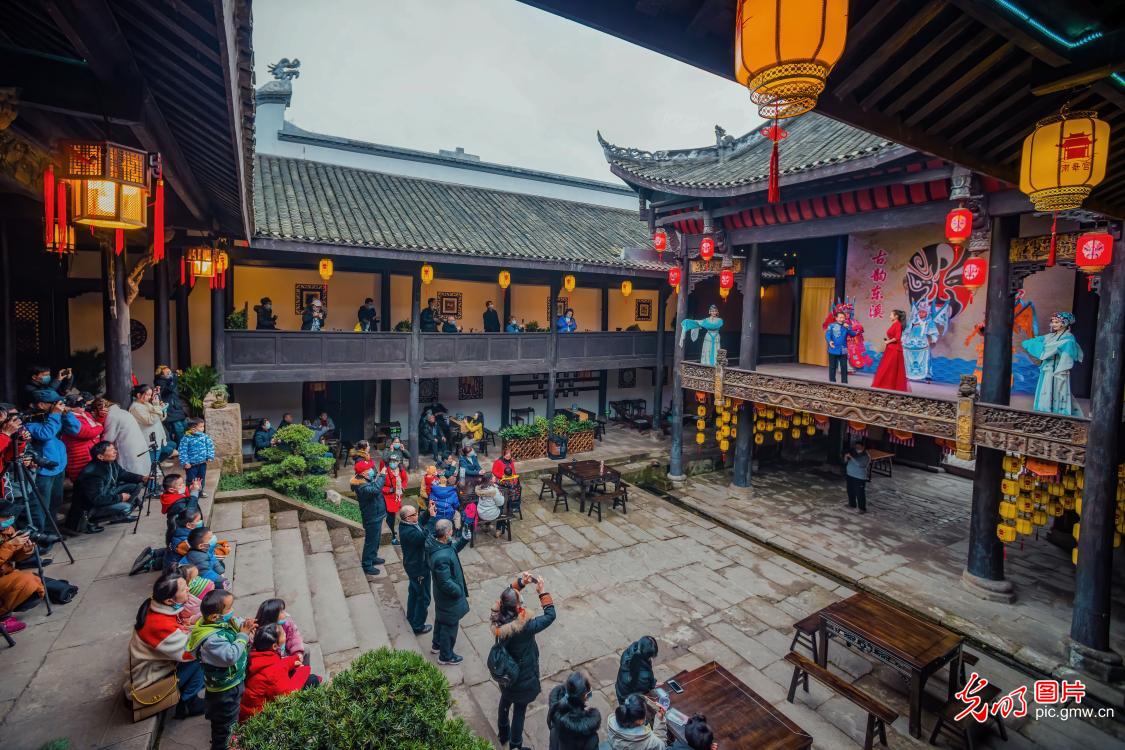 Chinese opera performed on ancient opera stage in C China's Chonqing