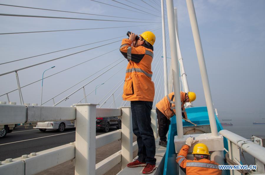 Maintenance work underway across China for Spring Festival travel rush