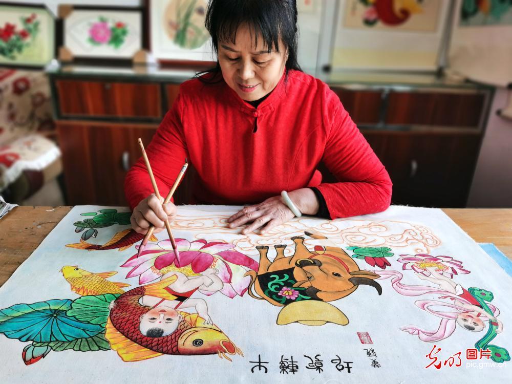 Artist create New Year paintings in Handan, N China's Hebei