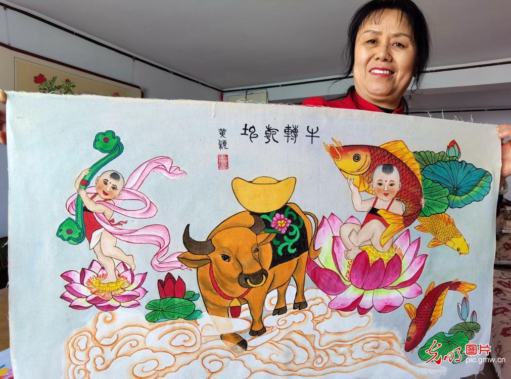 Artist create New Year paintings in Handan, N China's Hebei