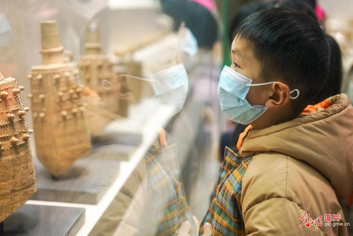 Children visit museum in Changxing, E China's Zhejiang