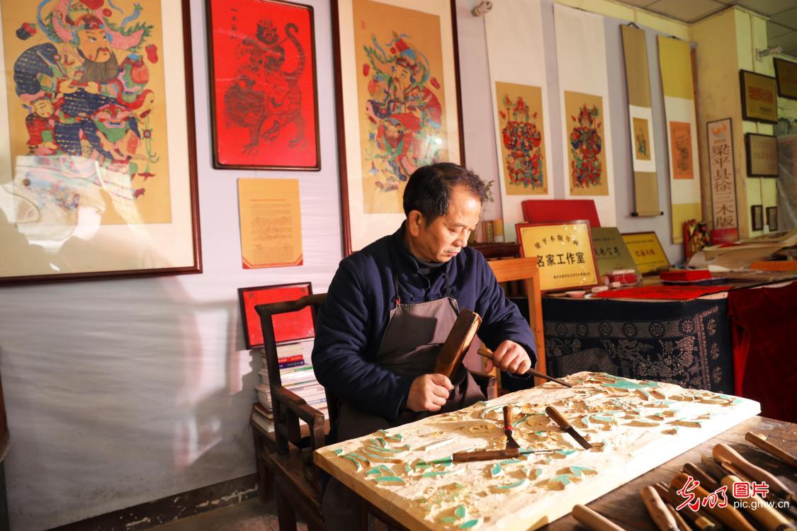 Liangping Woodcut New Year Paintings in SW China's Chongqing