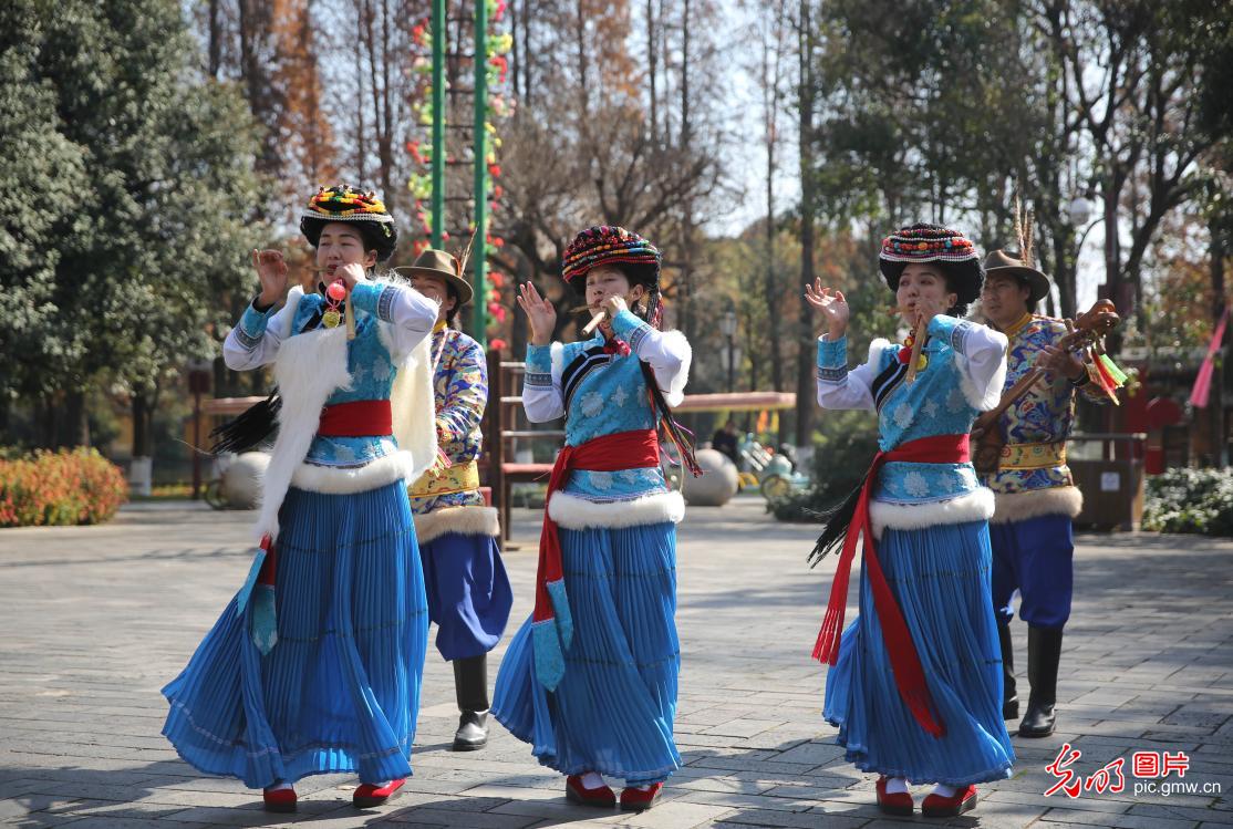 Traditional dance peformance in SW China's Yunnan Province
