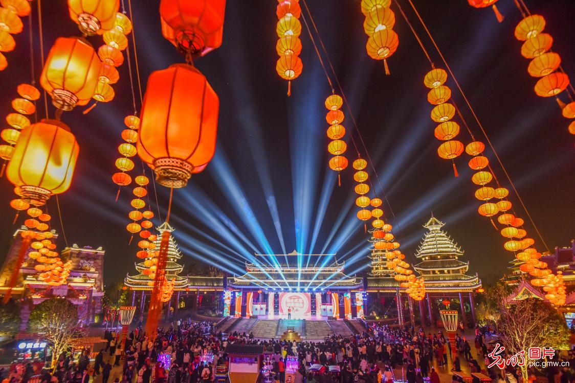 Temple Fair opens in central China's Hubei Province under pandemic restrictions