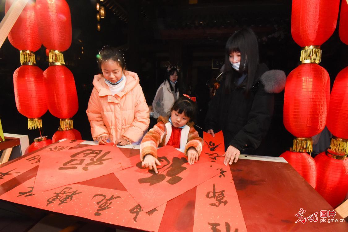Temple Fair opens in central China's Hubei Province under pandemic restrictions