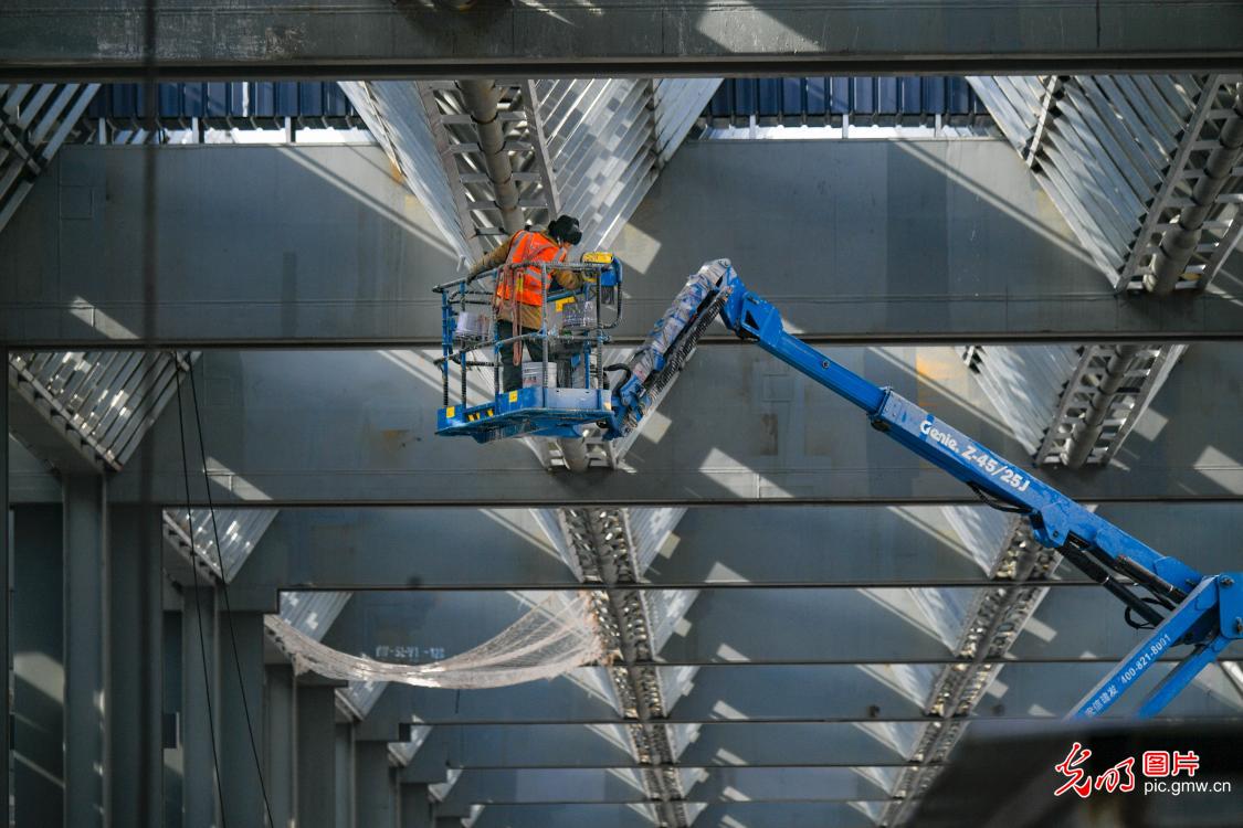 Construction of train station in full swing in Beijing