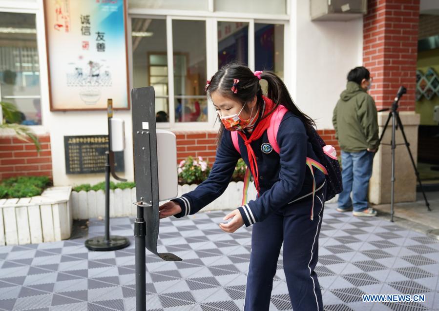 Primary, middle schools start new semester in Shanghai