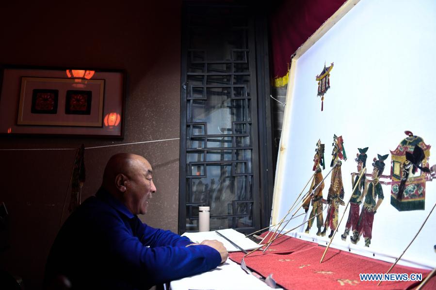 Shadow puppet show held ahead of upcoming Chinese lantern festival in Qinghai