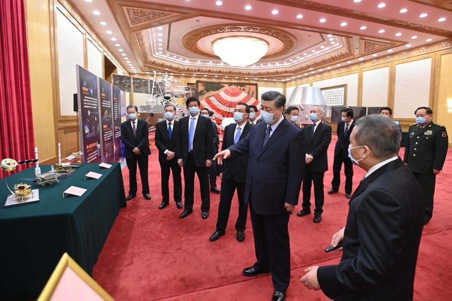 Xi meets Chang'e-5 mission representatives