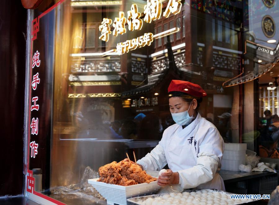 Shop busy making sweet dumplings ahead of upcoming Chinese lantern festival