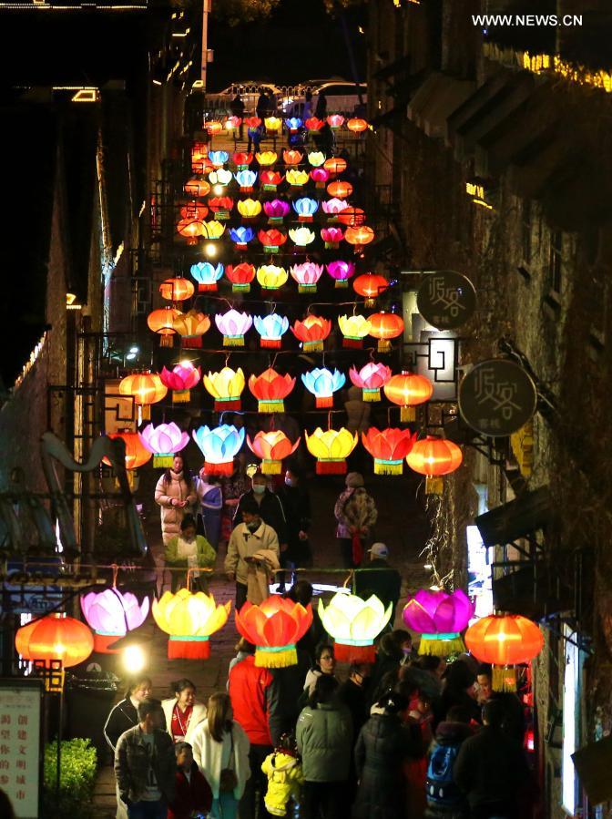 People view lanterns ahead of Chinese lantern festival in E China's Jiangsu
