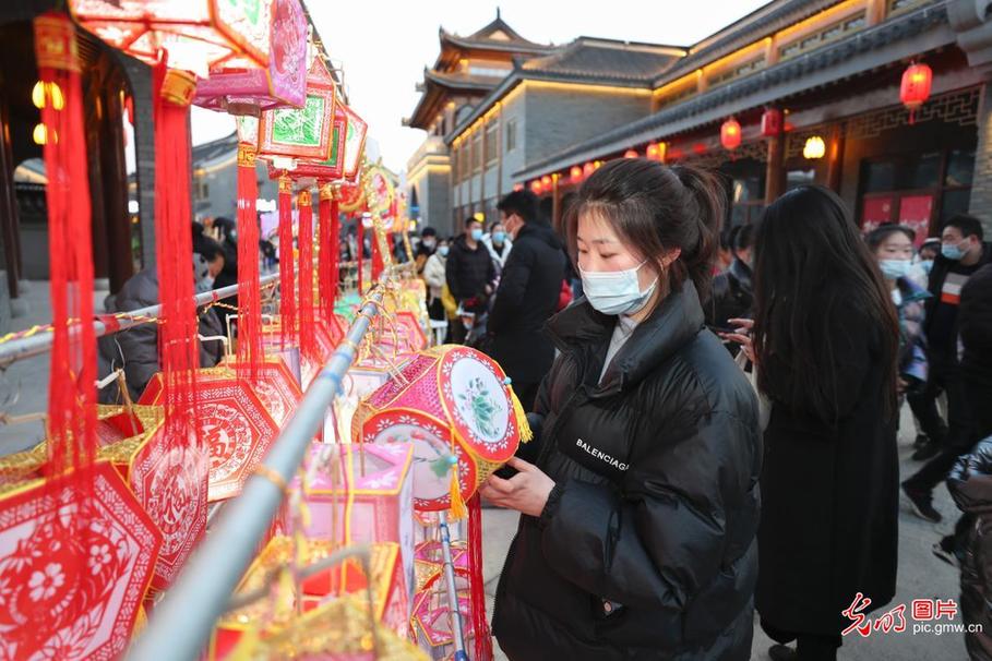 Traditional lanterns popular with citizens in E China’s Jiangsu Province