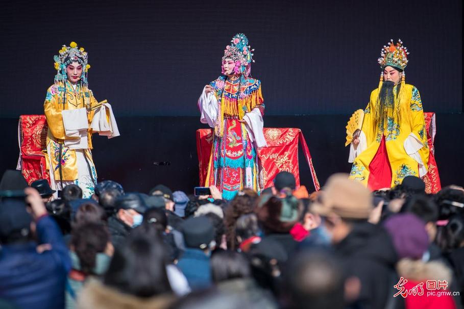 Folk-custom activity held in N China’s Inner Mongolia