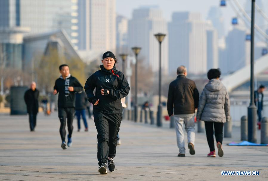 People enjoy leisure time in Tianjin, north China