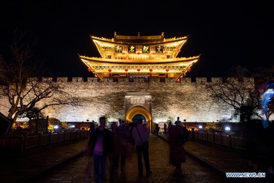 Night view of old town of Dali attracts tourists