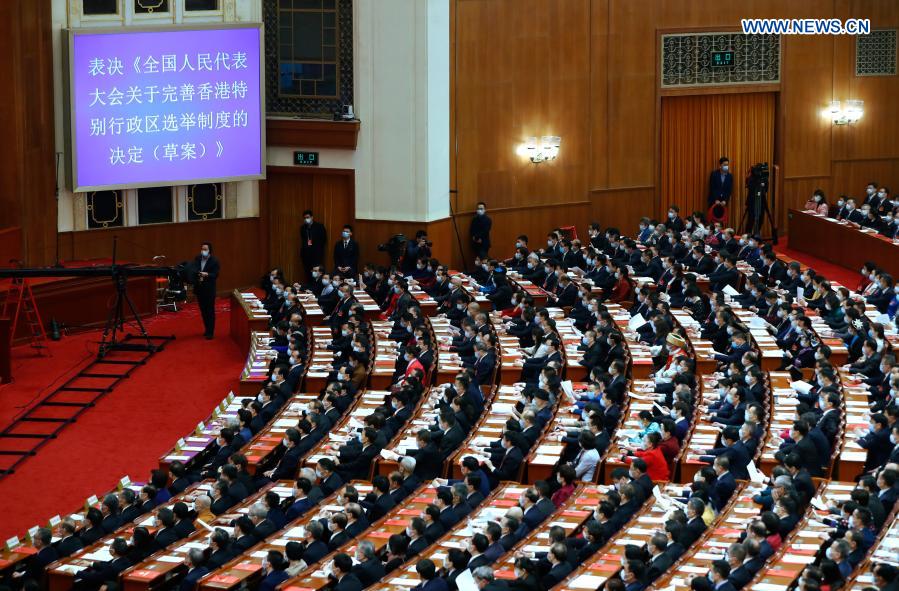 China's top legislature holds closing meeting of annual session