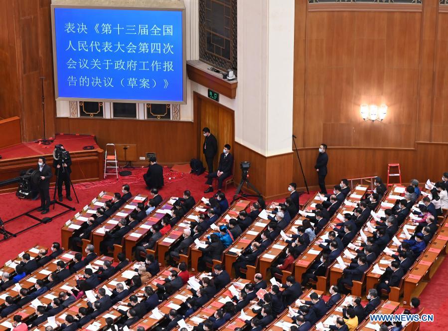 China's top legislature holds closing meeting of annual session