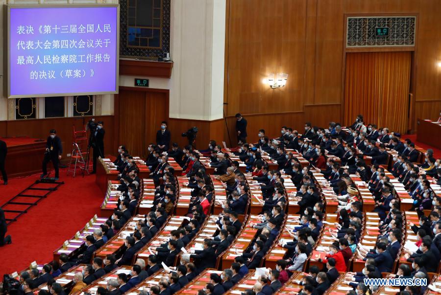 China's top legislature holds closing meeting of annual session