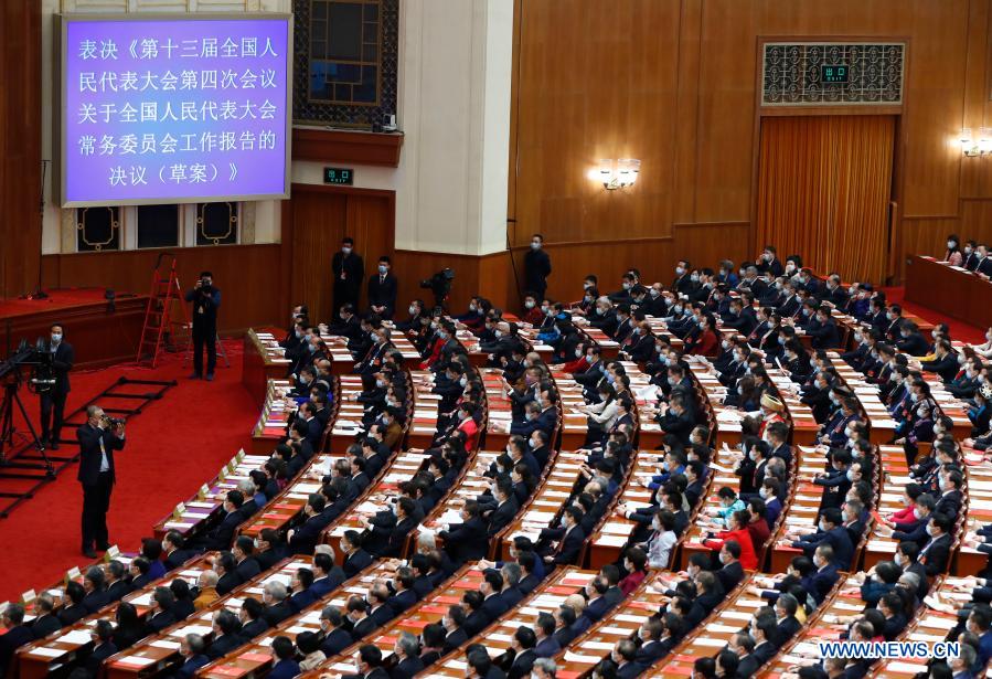 China's top legislature holds closing meeting of annual session