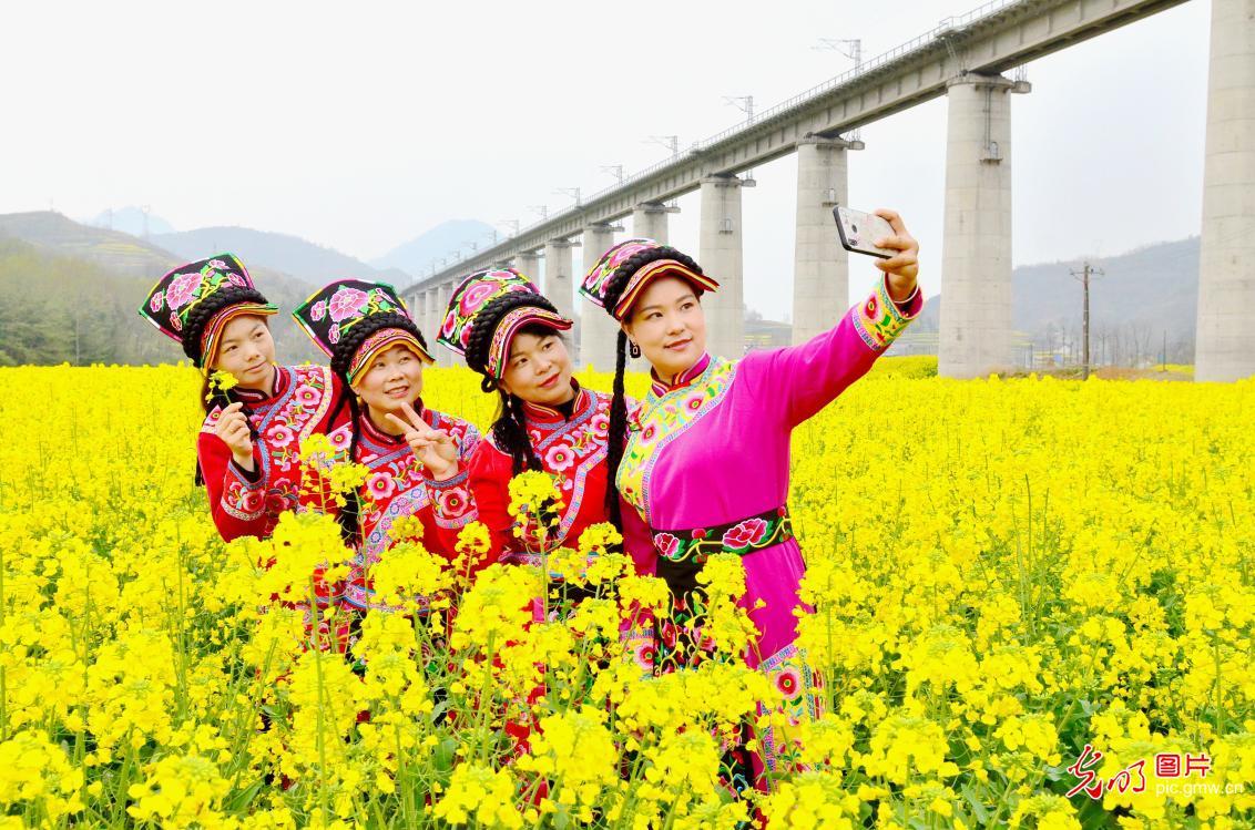 【光明图刊】春暖·花开