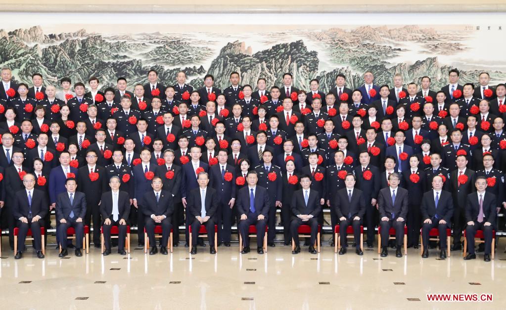 Xi meets with model crime-fighters
