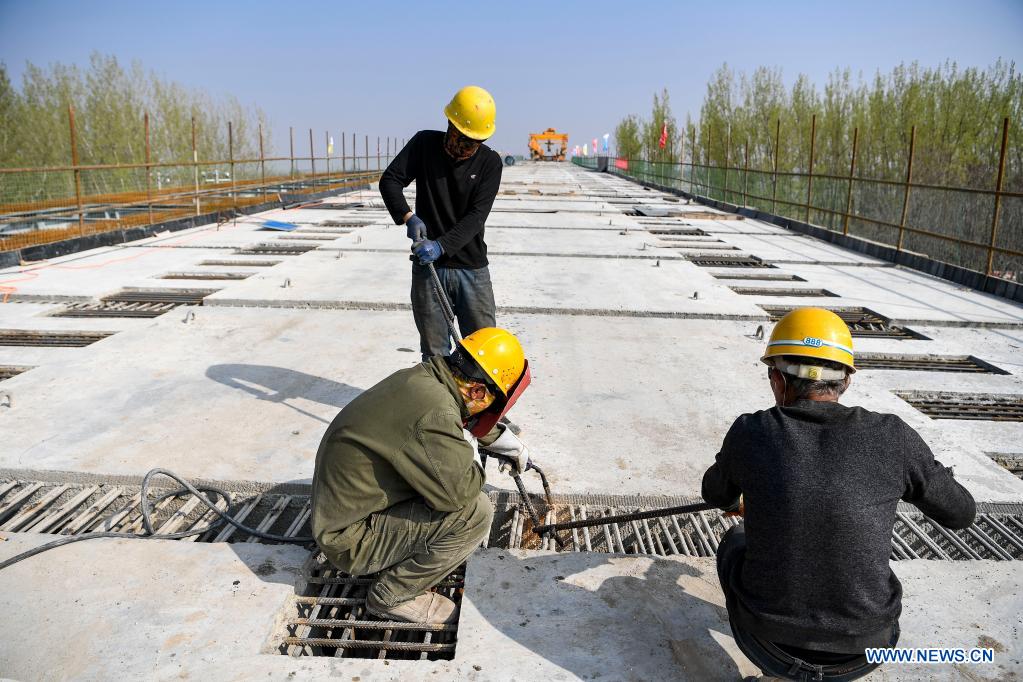 Zhenluo Yellow River Bridge of Wuhai-Maqin expressway finishes final stage for closure