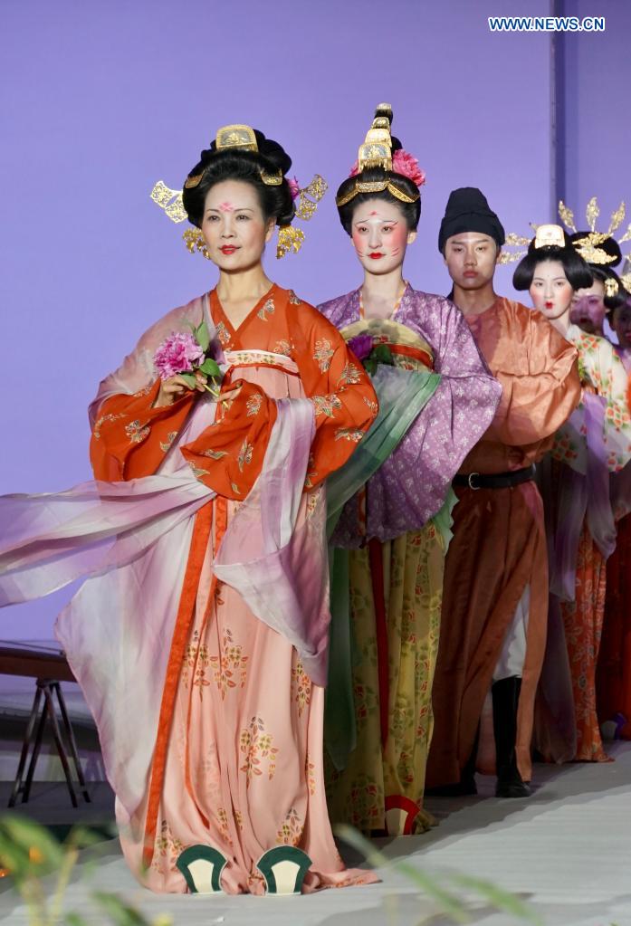 Cultural event displaying ancient Chinese costume designs held in Luoyang, Henan