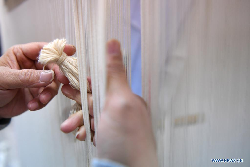 Craftwoman makes efforts to carry on tradition of making silk carpets