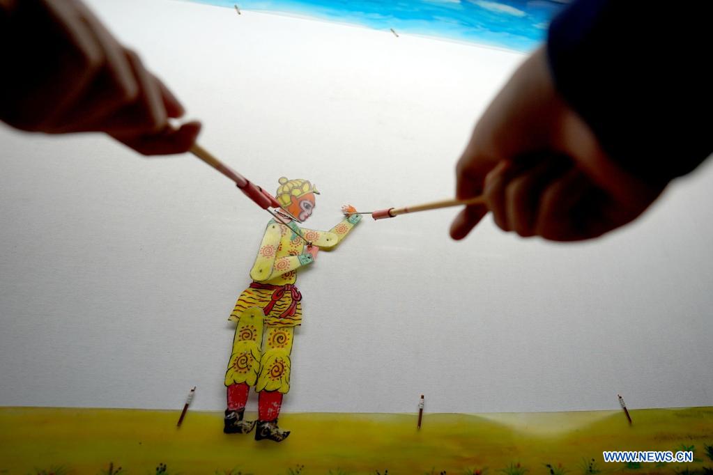 Artists introduce traditional shadow play to students in N China's middle school