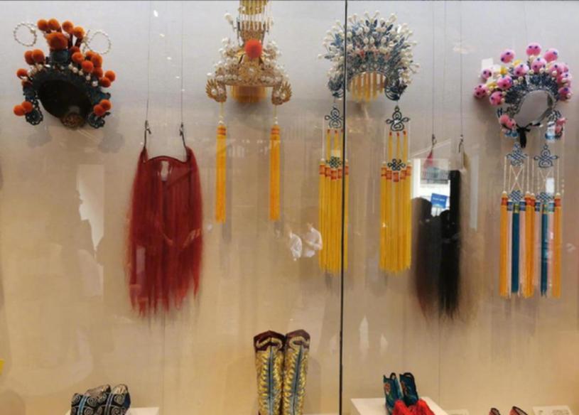 A visit to Cantonese opera exhibition in S China's Guangdong Province