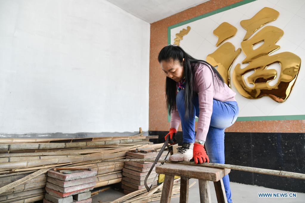 Kite-making master in Weifang City of east China's Shandong