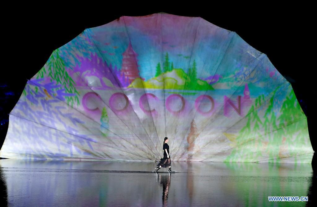 Cocoon 2021 Fall/Winter fashion show held in Hangzhou
