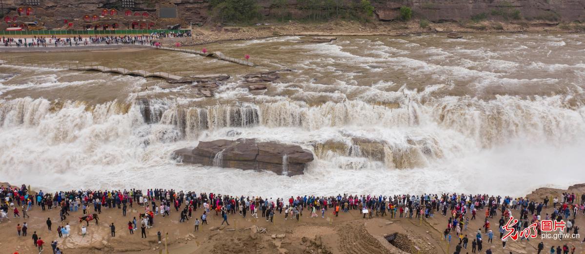 Spectacular view of China's Hukou Waterfall