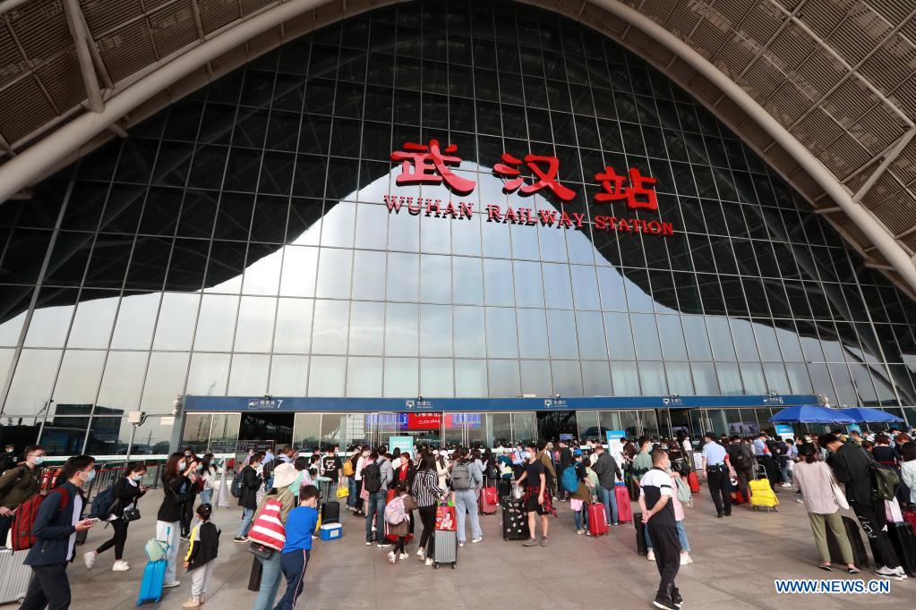 China Focus: China sees robust tourism during May Day holiday