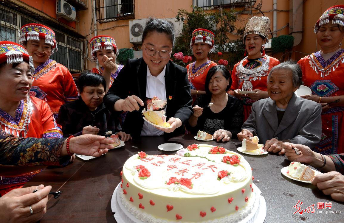 In pics: Mother's Day celebrated across China