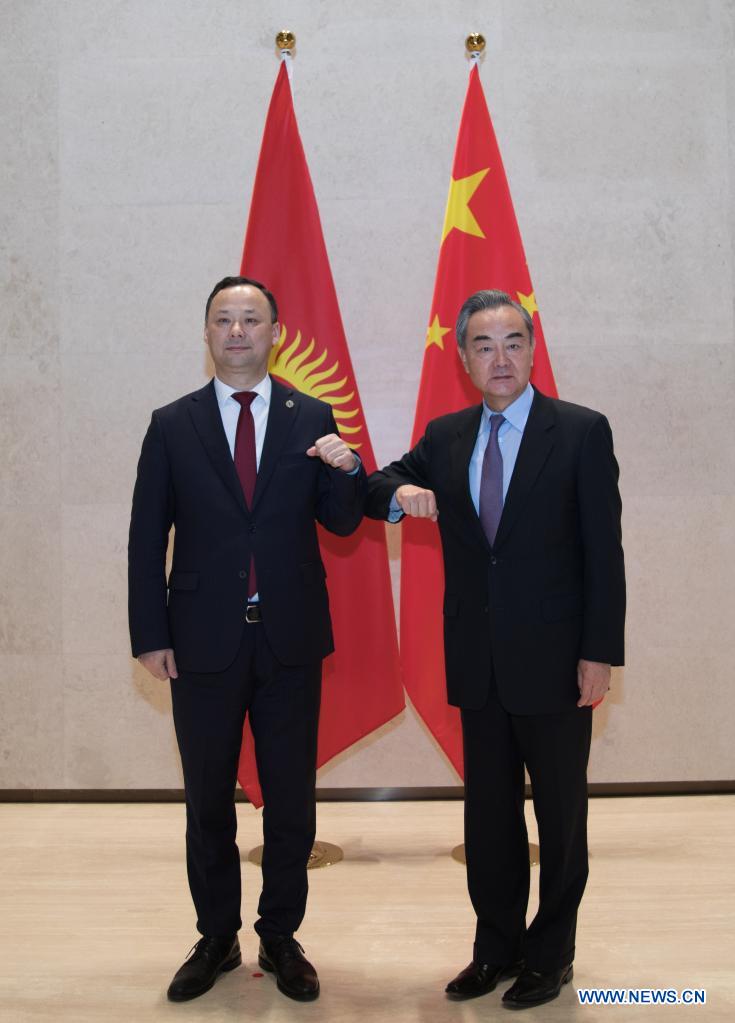 Chinese FM holds talks with Tajik, Uzbek, Kyrgyz counterparts