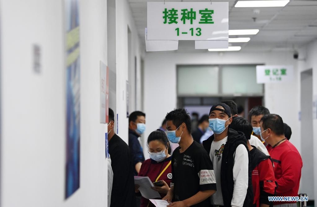 Temporary vaccination site launched for deliverymen in Tianjin