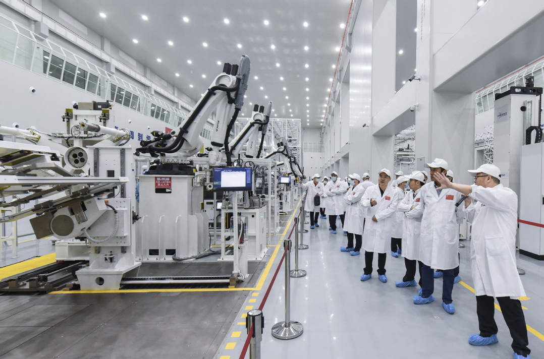 Smart satellite facility begins work in Wuhan        