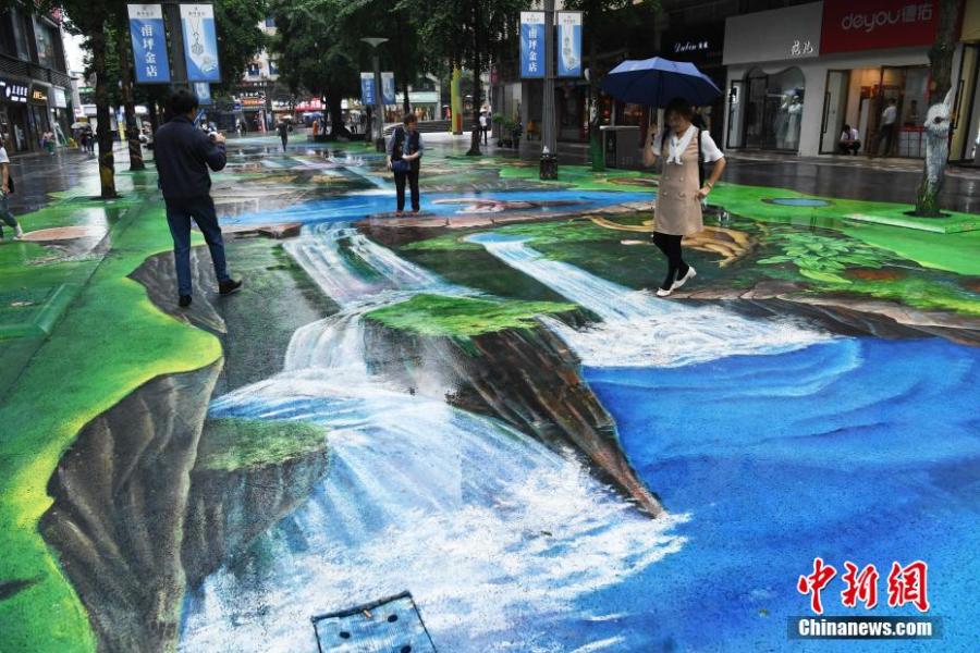 Nature themed 3D pavement paintings displayed in Chongqing