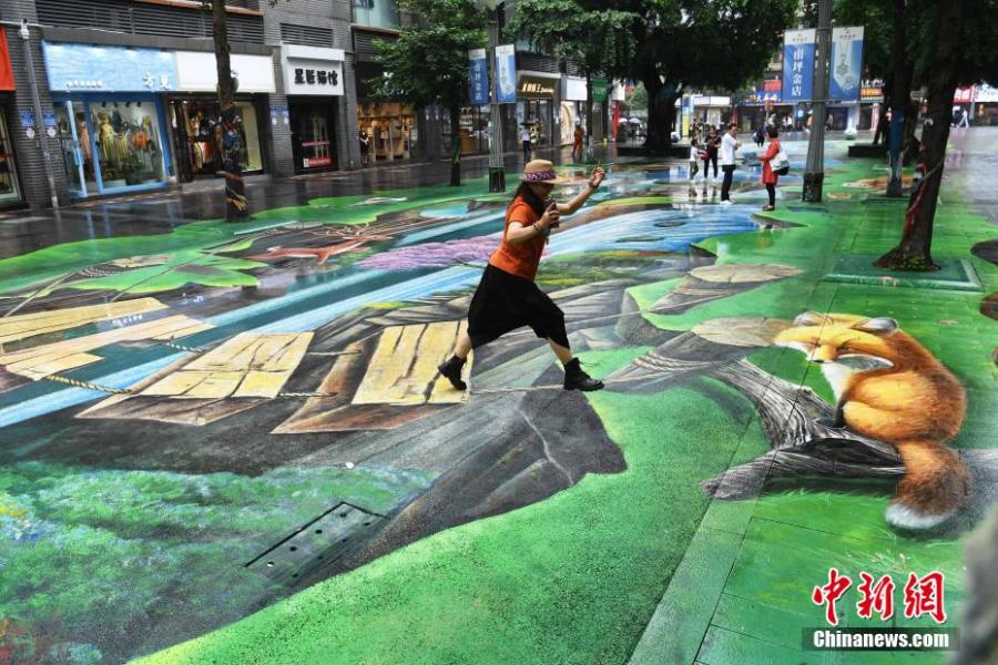 Nature themed 3D pavement paintings displayed in Chongqing