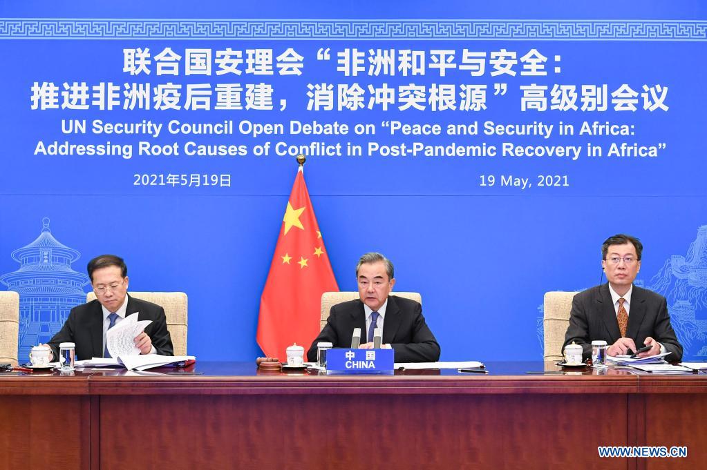Chinese FM calls for urgently providing COVID-19 vaccines to Africa