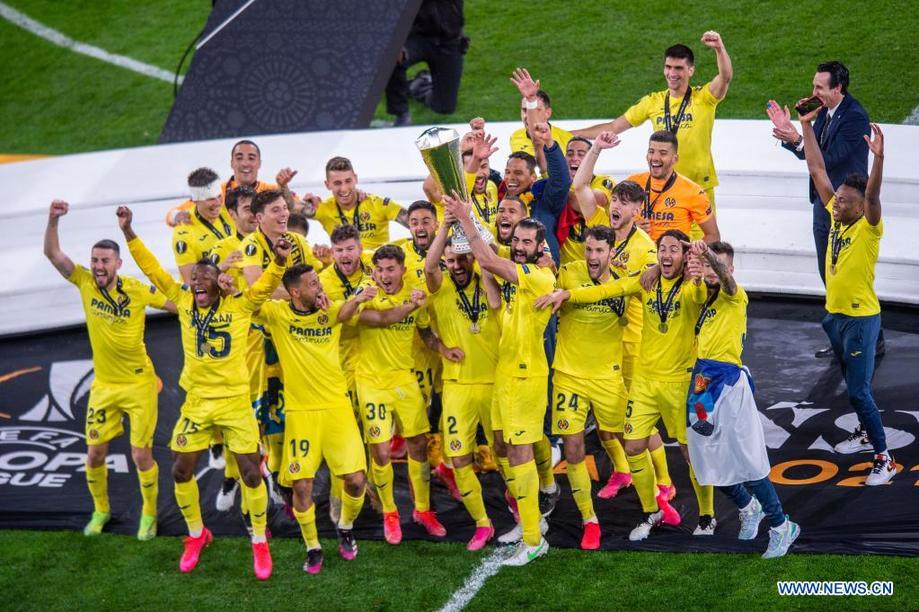 Villarreal lifts Europa League trophy after beating Manchester United