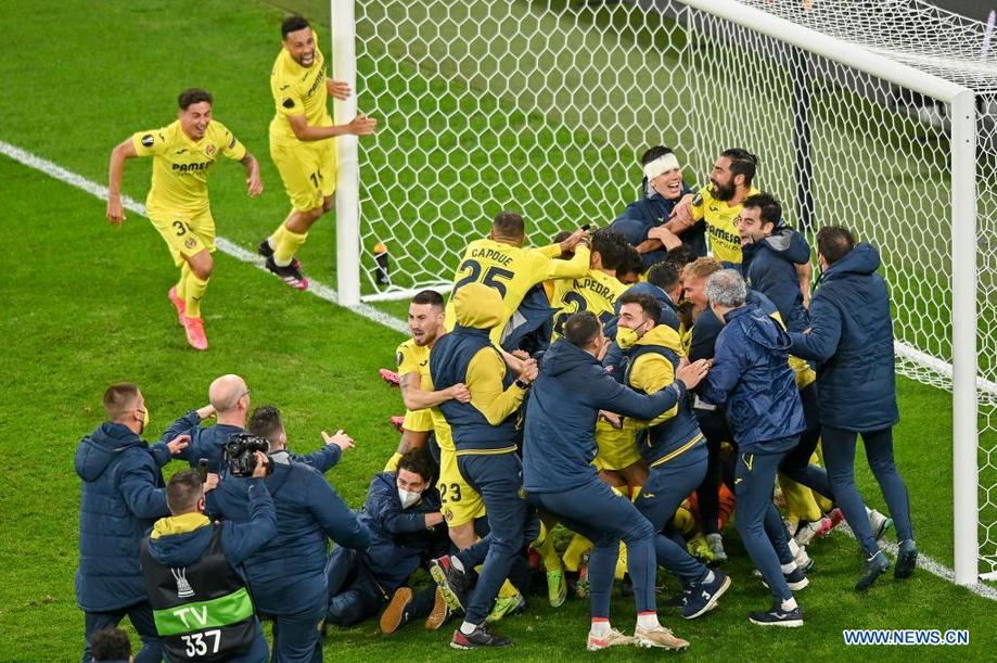 Villarreal lifts Europa League trophy after beating Manchester United