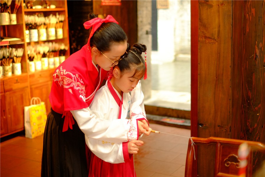 Across China: Experience centers breathe new life into fading cultural heritage